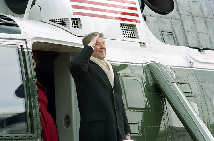 President Ronald Reagan salutes as he departs from the U.S. Capitol 01/20/1989  NAID: 75856489