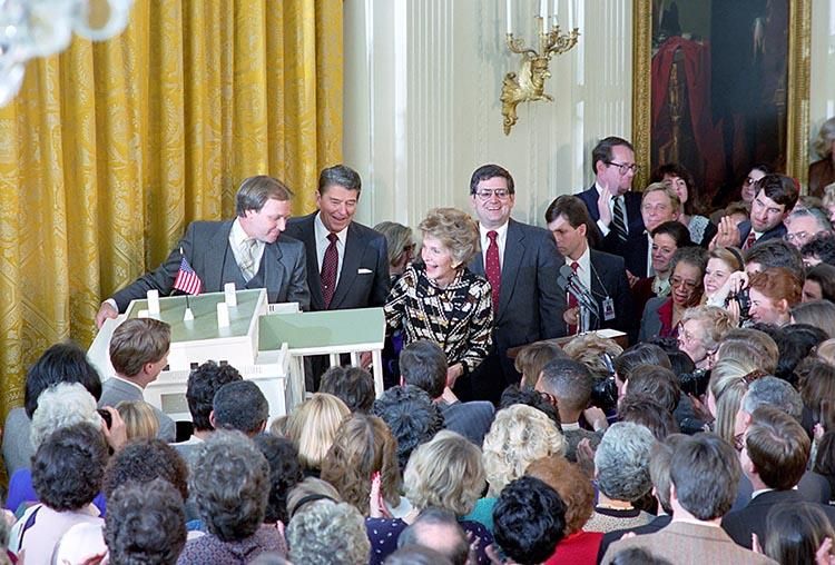 President Ronald Reagan and Nancy Reagan receiving a dog house for Rex during the White House Staff Farewell Ceremony in the East Room 01/18/1989  NAID: 75856461