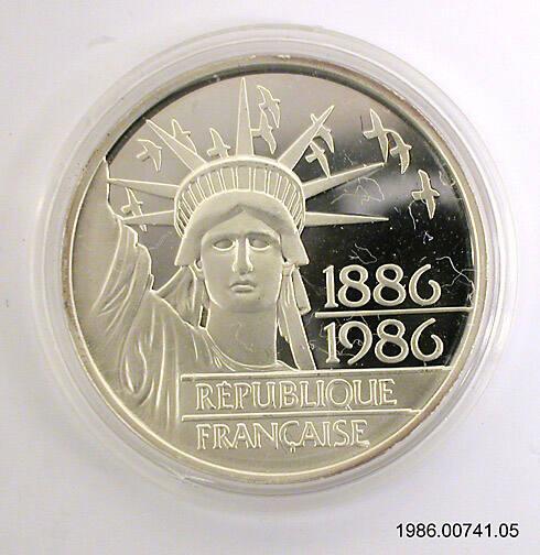 Commemorative Coin, 100 Francs Statue of Liberty (silver) [view 1 of 2] Artifact ID: 1986.00741.05a-b Gifter: François Mitterrand Date: 1986