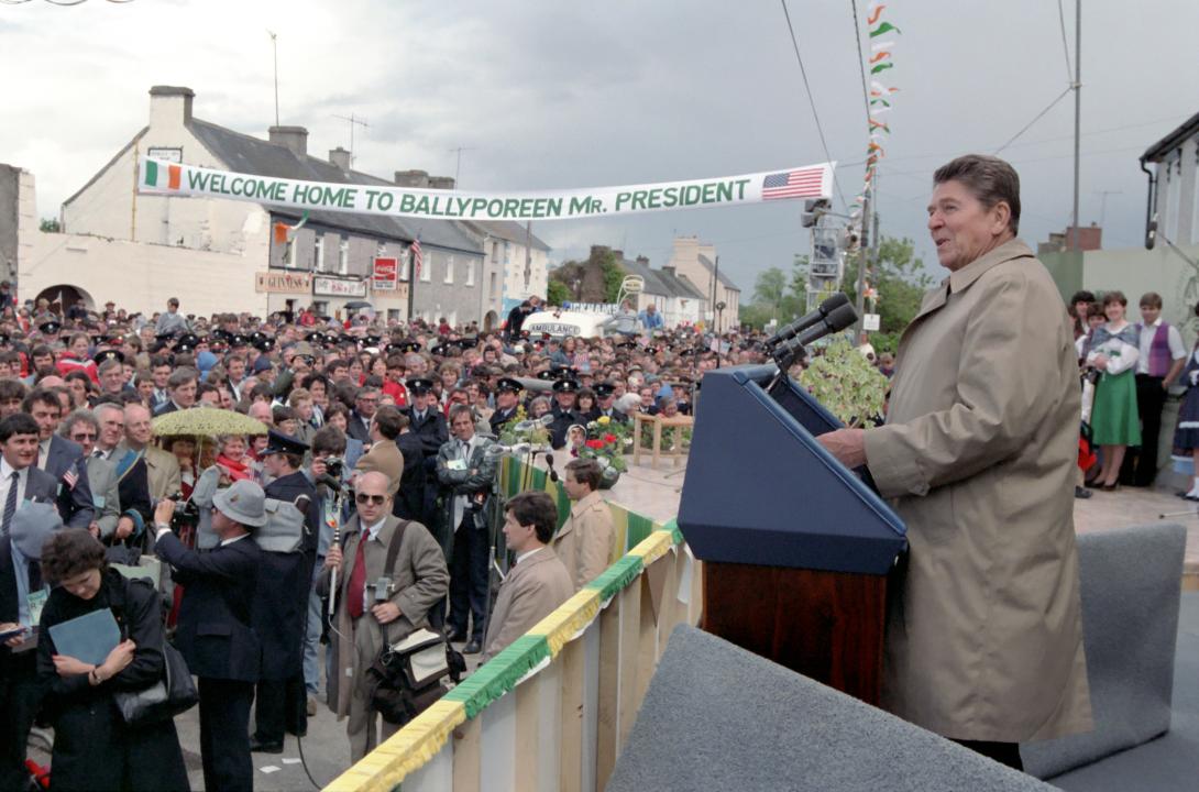 President Ronald Reagan speaking to citizens of Ballyporeen, Ireland 06/03/1984 NAID: 75853411