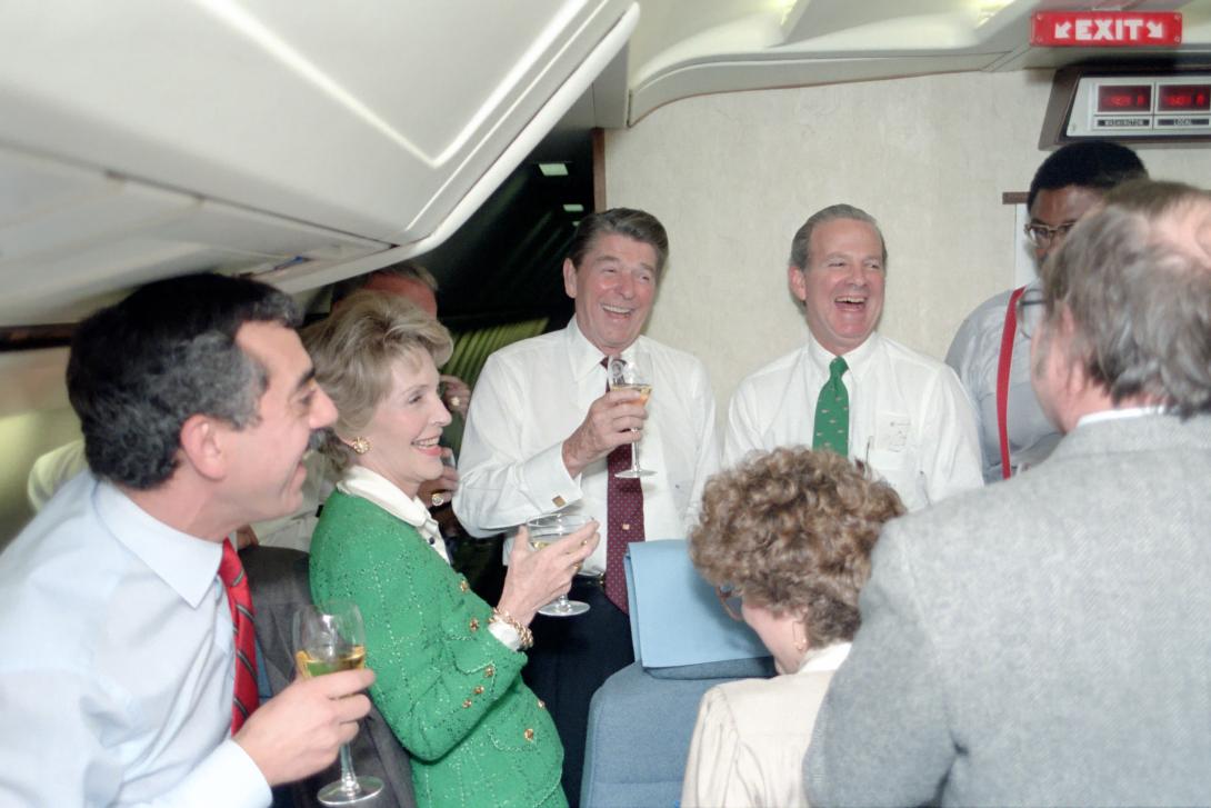 President Ronald Reagan, Nancy Reagan, James Baker, Ken Khachigian, Rosie Grier, and Lou Cannon celebrating the end of the 1984 presidential campaign aboard Air Force One 11/05/1984