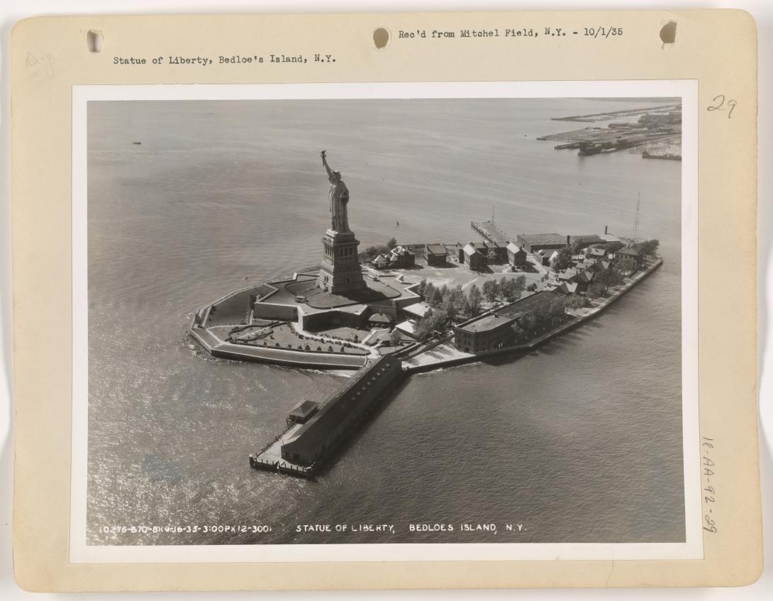 New York – Statue of Liberty “Airscapes” of American Foreign Areas 1917-1964 Record Group 18 Records of the Army Air Forces ca. 1902-1964 Local ID: 18-AA-92-29 NAID: 68145973