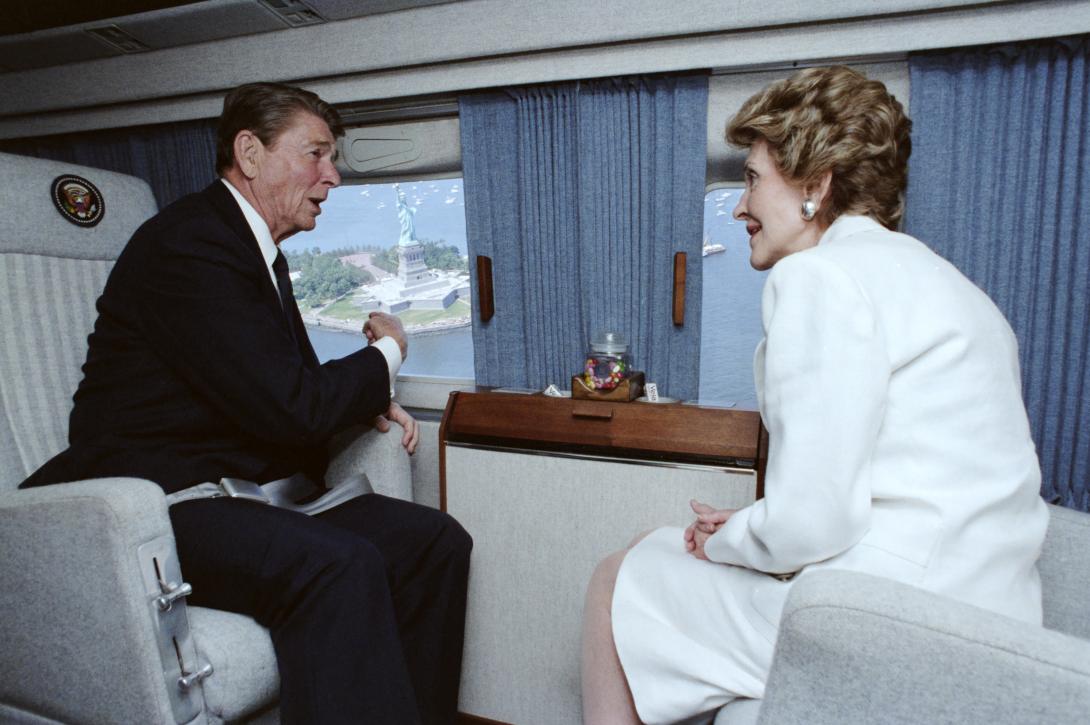 President Ronald Reagan and Nancy Reagan aboard Marine One above New York Harbor 07/04/1986