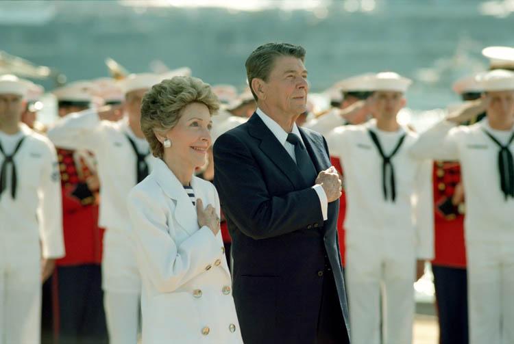 President Ronald Reagan and Nancy Reagan listening to the National Anthem aboard the USS Iowa in New York Harbor 07/04/1986 NAID: 75854903