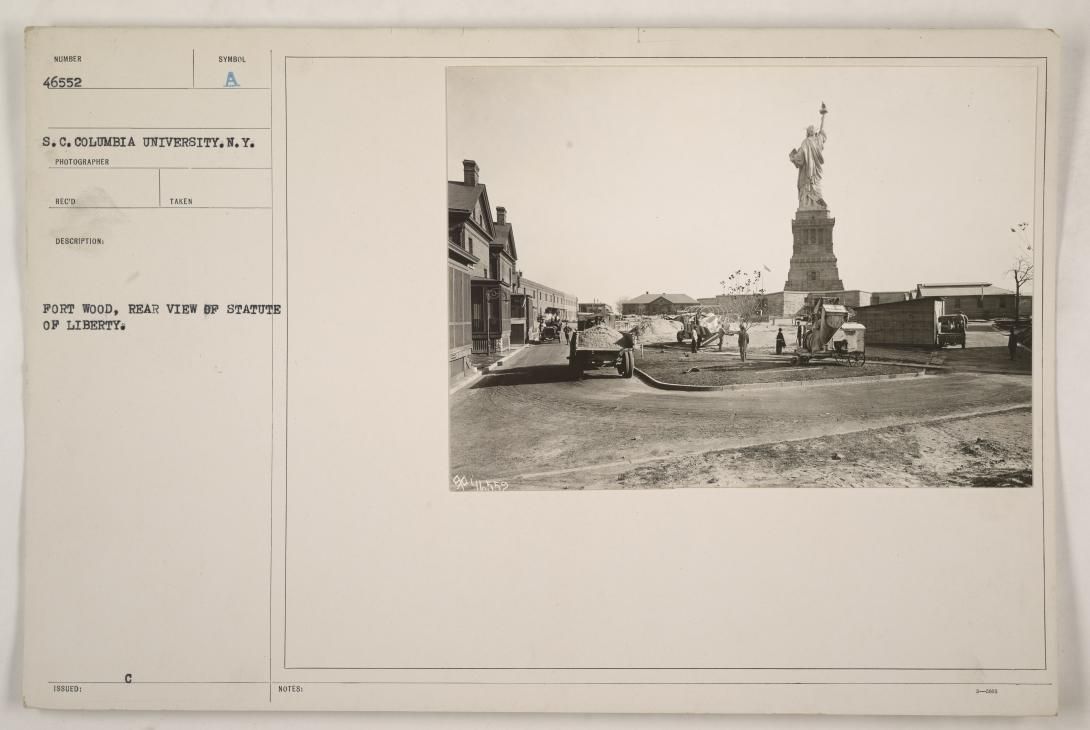 Fort Wood, rear view of Statue of Liberty Photographs of American Military Activities ca. 1918-ca. 1981 Record Group 111 Records of the Office of the Chief Signal Officer 1860-1985 NAID: 86699279