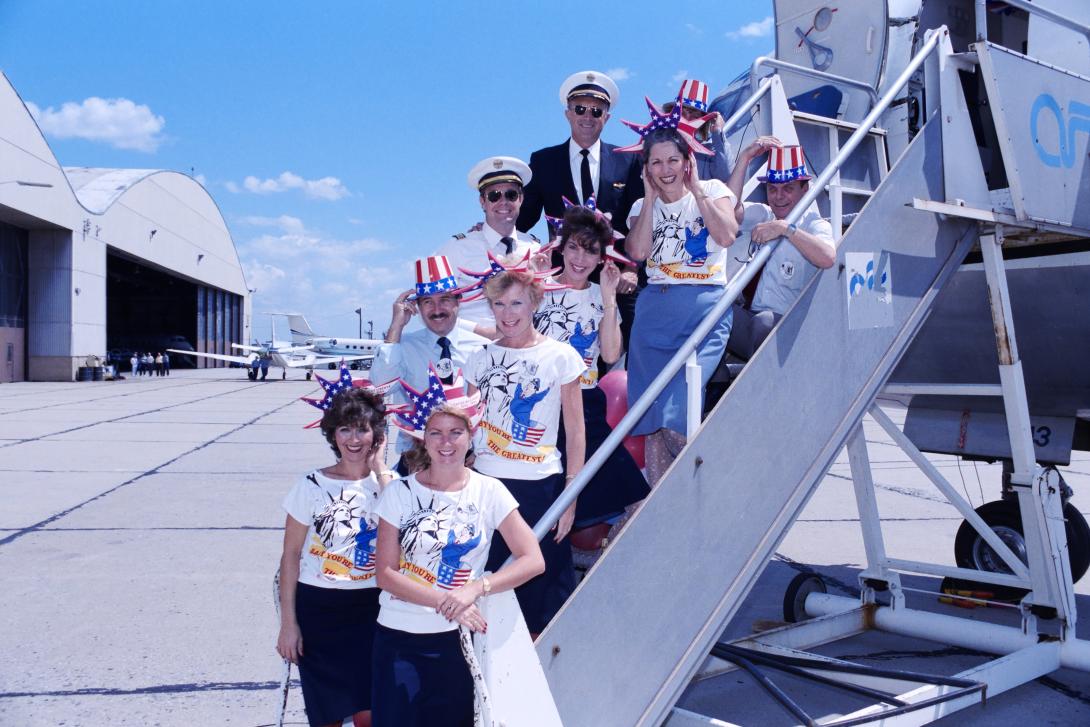 Photo opportunity of Pan Am crew at Westchester County Airport, New York 07/03/1986 