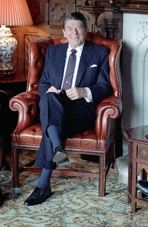 President Ronald Reagan at Ashford Castle in Ireland, 06/02/1984, NAID: 75853405