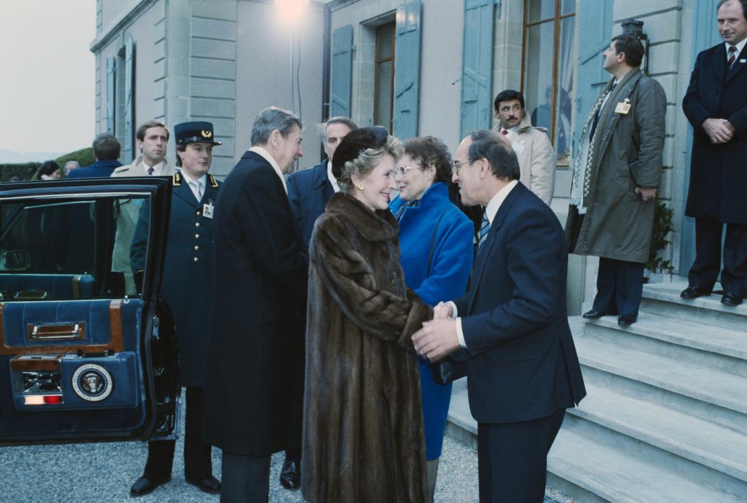 President Ronald Reagan and Nancy Reagan saying goodbye to President Kurt Furgler of Switzerland and Ursula Furgler in Geneva, Switzerland, 11/18/1985