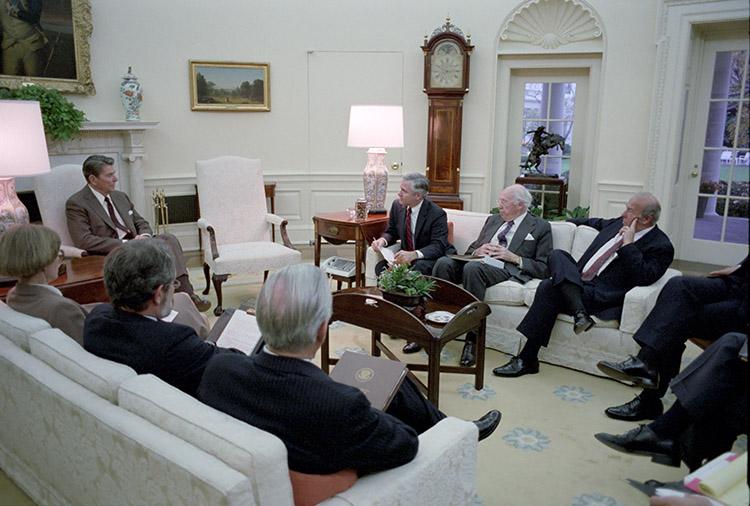 President Ronald Reagan attending a National Security Council Meeting regarding regional/bilateral issues for the Geneva Summit in the Oval Office, 11/13/1985 C31939-20 NAID: 75854423
