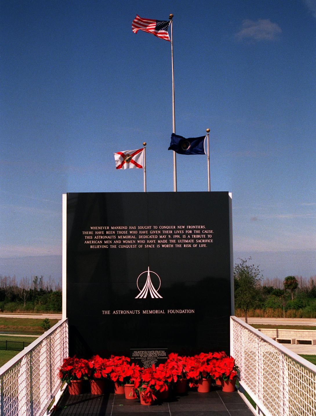 A view of the Astronauts Memorial, dedicated to those who lost their lives in the interest of space exploration. Record Group 330: Records of the Office of the Secretary of Defense 1921-2008 Series: Combined Military Service Digital Photographic Files 1982-2007 Produced: December 1, 1991. Local ID: 330-CFD-DN-SC-92-04614. NAID: 5475567.