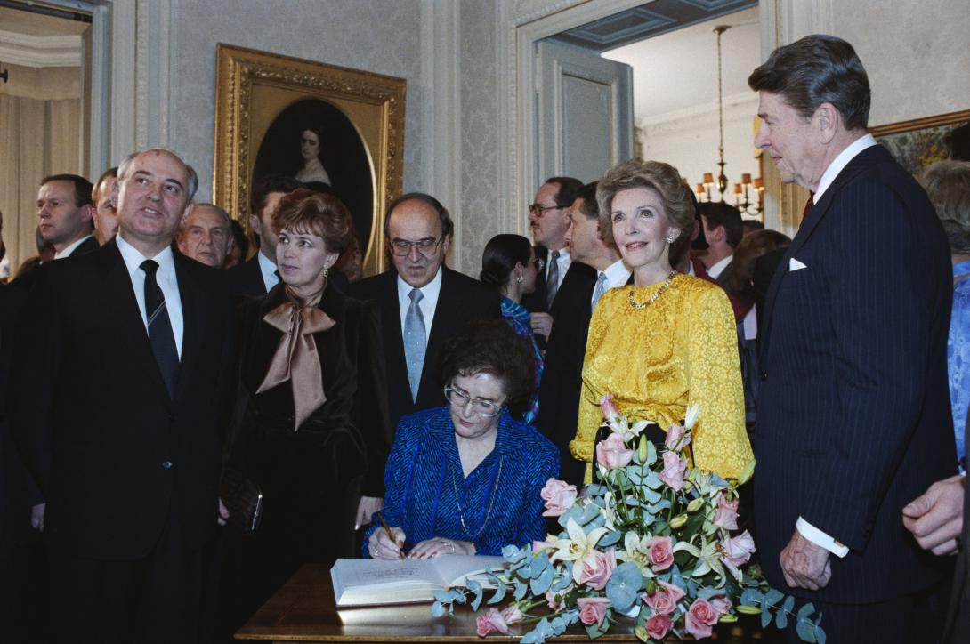 President Ronald Reagan, Nancy Reagan, General Secretary Mikhail Gorbachev, Raisa Gorachev, President Kurt Furgler, and Ursula Furgler signing the guest book during a reception at La Gandole in Switzerland , 11/20/1985