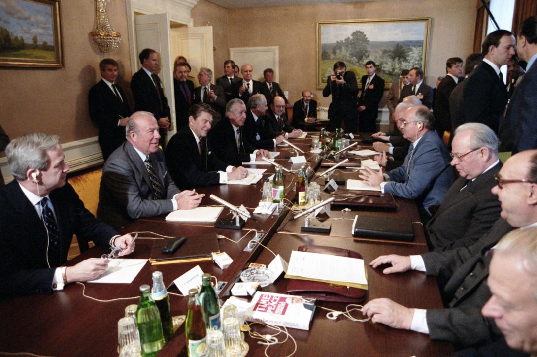 President Ronald Reagan and General Secretary Mikahil Gorbachev in a plenary meeting at the Soviet Mission in Geneva, Switzerland, 11/20/1985