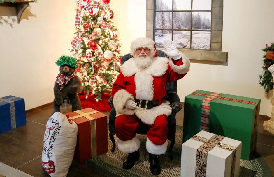 Visit with Santa at the Reagan Library during <em>Christmas Around the World</em>